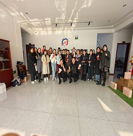 20250123 春节公司年会-合影A-新闻.jpg 20250123 春节公司年会-合影A-新闻.jpg